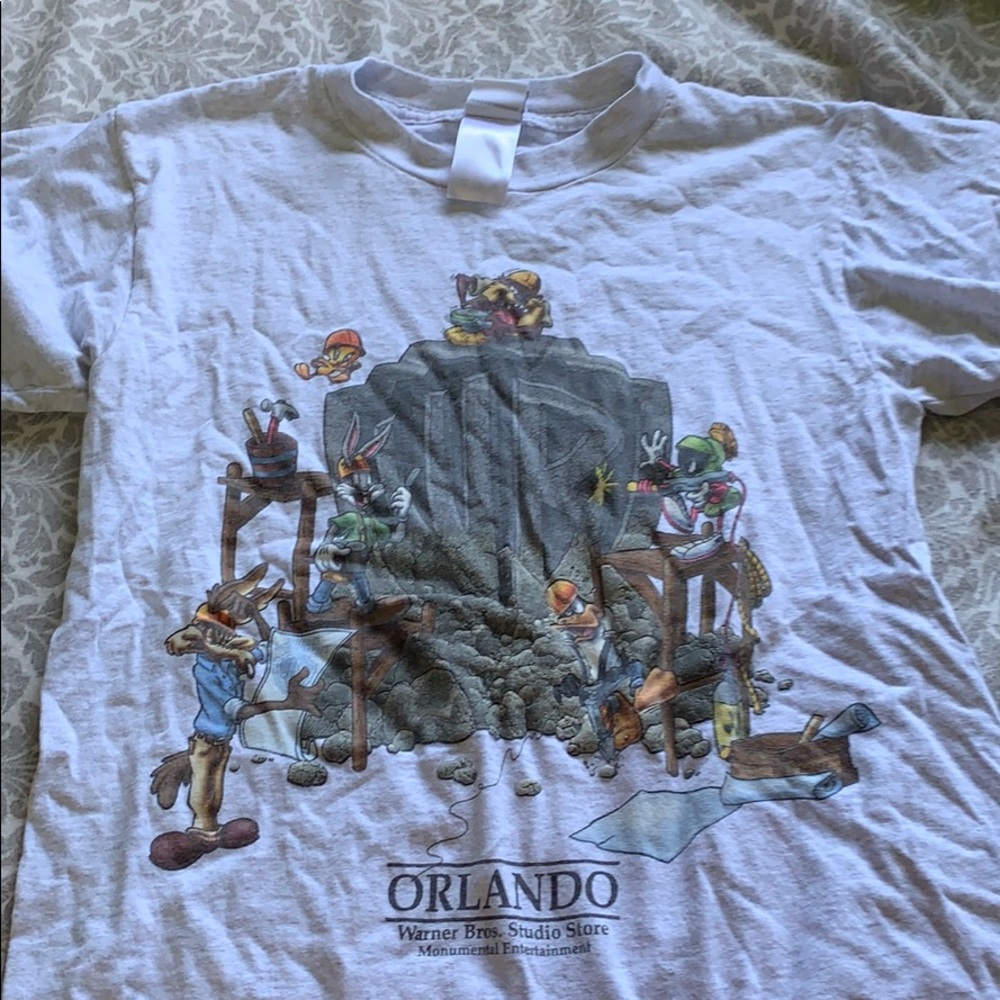 Warner bro’s shirt Looney toons small